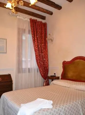 Residenza Santo Stefano 3* Wenecja